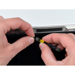 Замена платы камеры iSight для модели MacBook Unibody A1342